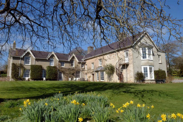 Penmaen Manor House is set in a perfect position overlooking Three Cliffs Bay.