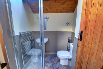 WAA377 - First Floor En Suite Shower Room