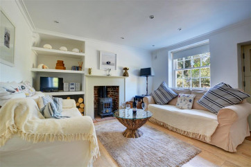 Sitting room, beautifully furnished with attention to detail