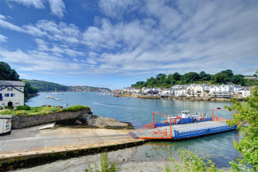 Only a 3 minute drive to the Fowey car ferry