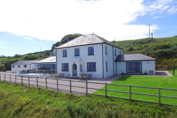 Sea view accommodation with a games room on the Llyn Peninsula