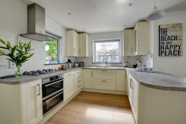 Spacious contemporary kitchen which is very well equipped