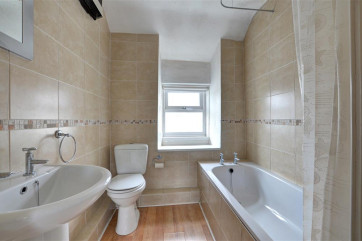 WAG406 - En Suite Bath Shower Room