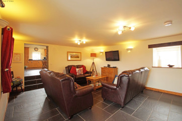 Unit 1: Stabal Lleuddad - spacious living room & underfloor heating