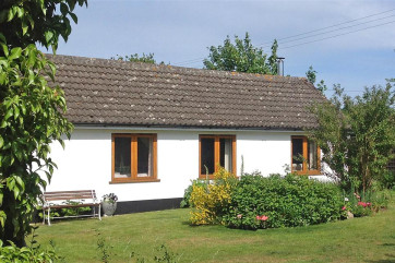 Crofter's is a bright and airy bungalow in the heart of Blaxhall situated down a quiet country lane.