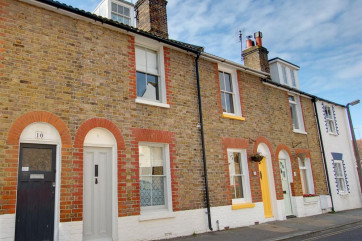 Teal Cottage is a traditional terraced property typical of this popular seaside town, located in a quiet street in the heart of old Whitstable. 