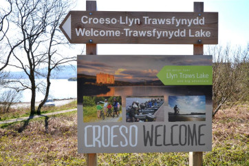 Llyn Trawsfynydd Lake Path Nearby