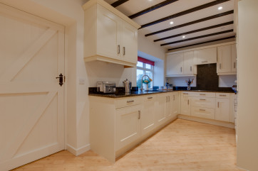 Well equipped kitchen 