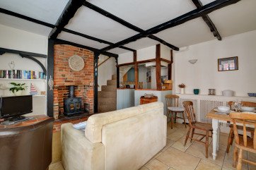 Alternative view of sitting room. 