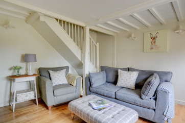 Sitting room with comfortable seating 