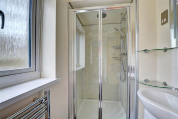 Ensuite shower room with wc and whb