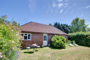 Lovely spacious garden.