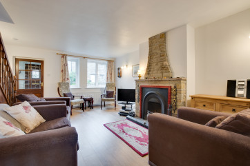 Cosy lounge with open fire 