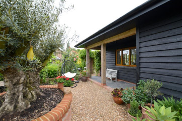 EK745 - Exterior - View 2