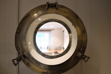 Porthole feature window