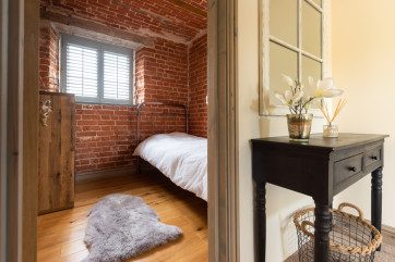 Bedroom 4 with single bed