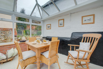 This property benefits from a lovely conservatory
