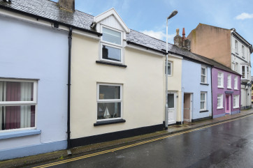 This lovely character cottage is located in the village of Northam