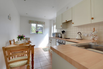 CB584 - Kitchen - View 2