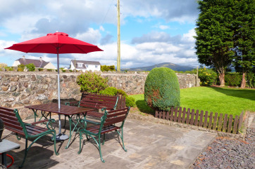 Spacious accommodation Caernarfon - set within its own enclosed garden