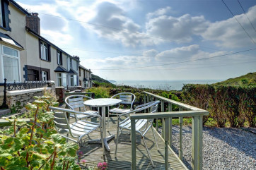Seaview Cottage is close to the coastal path and just a few minutes walk from the pretty village centre 