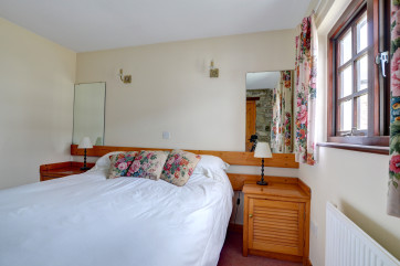 King sized bedroom with fitted bedside cabinets