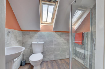 En-suite Shower Room to Bedroom 1