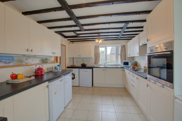 Lovely modern kitchen, well equipped for your self catering break