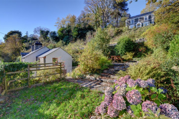 WAG442 - Garden and Patio