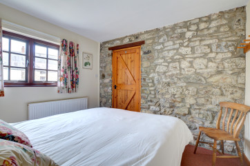 King sized bedroom with fitted bedside cabinets