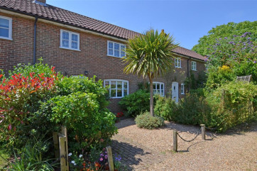 This cute cosy property is situated in the pretty village of Friston just 15 minutes drive away from Aldeburgh, it sleeps 3 and has a kitsch charm about it inside.