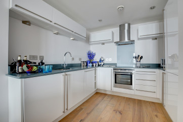 White contemporary kitchen