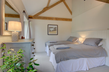 Bedroom 2 with twin / zip & link beds and chest of drawers