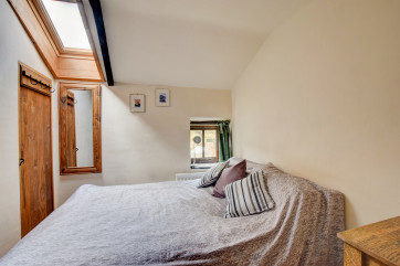 Holiday cottage Brecon Beacons - one of two cosy double bedrooms