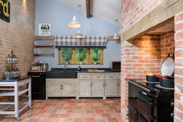 Equipped kitchen, perfect for cooking up a storm on the aga.