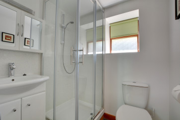 MD422 - Shower Room