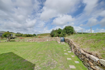 Large garden set to lawn.