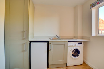 Utility Room showing appliances 