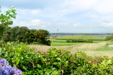 Lovely rural views of sea and mountains from this cottage