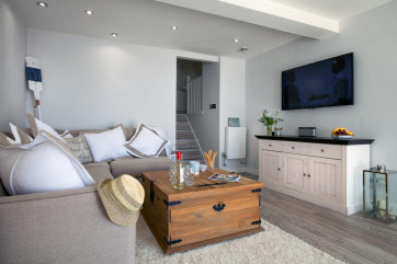 A Modern Nautical Torquay Holiday Apartment