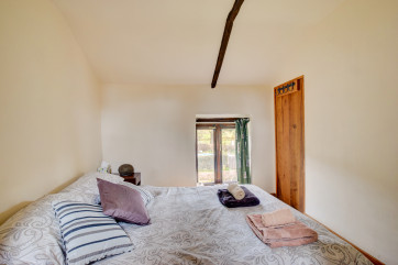 Self-catering Brecon Cottage - double bedroom