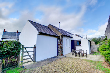 To the rear a private sitting area, and visitors have use of grounds extending to 100 acres