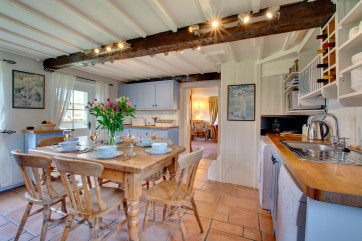 Lovely rustic kitchen, well equipped for your self catering break