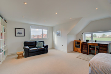 Reading room / spare bedroom