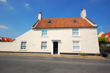 Luggers Cottage is a period property dating from 1790, and is only a few minutes walk from Wells Quay.