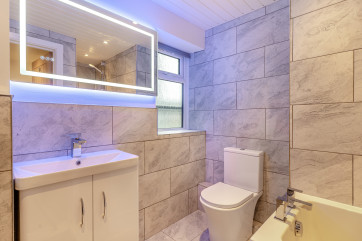 Master Bathroom with shower over bath at Hafan y Ddinas Cardiff Apartment 2