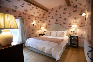 SPRINGFIELD UPSTAIRS MASTER