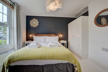 First floor bedroom with king-size bed