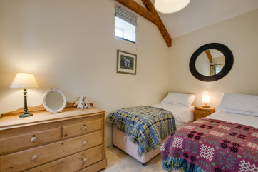 Twin or king sized bedroom