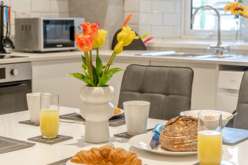 Fully equipped kitchen at Hafan y Ddinas Cardiff Apartment 2